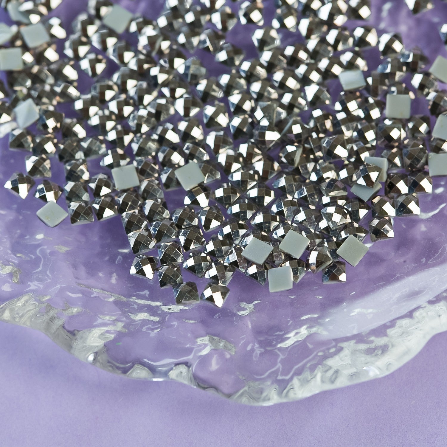 Runde Diamant-Malperlen in 20 Farben.