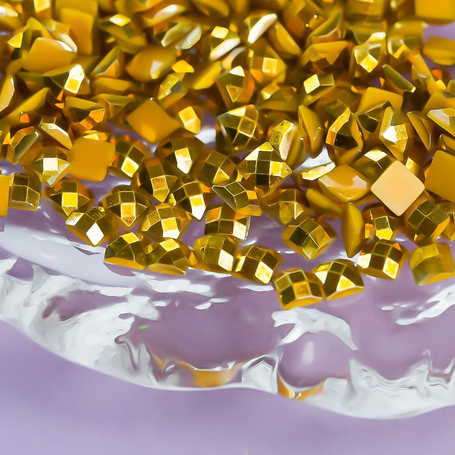 Runde Diamant-Malperlen in 20 Farben.