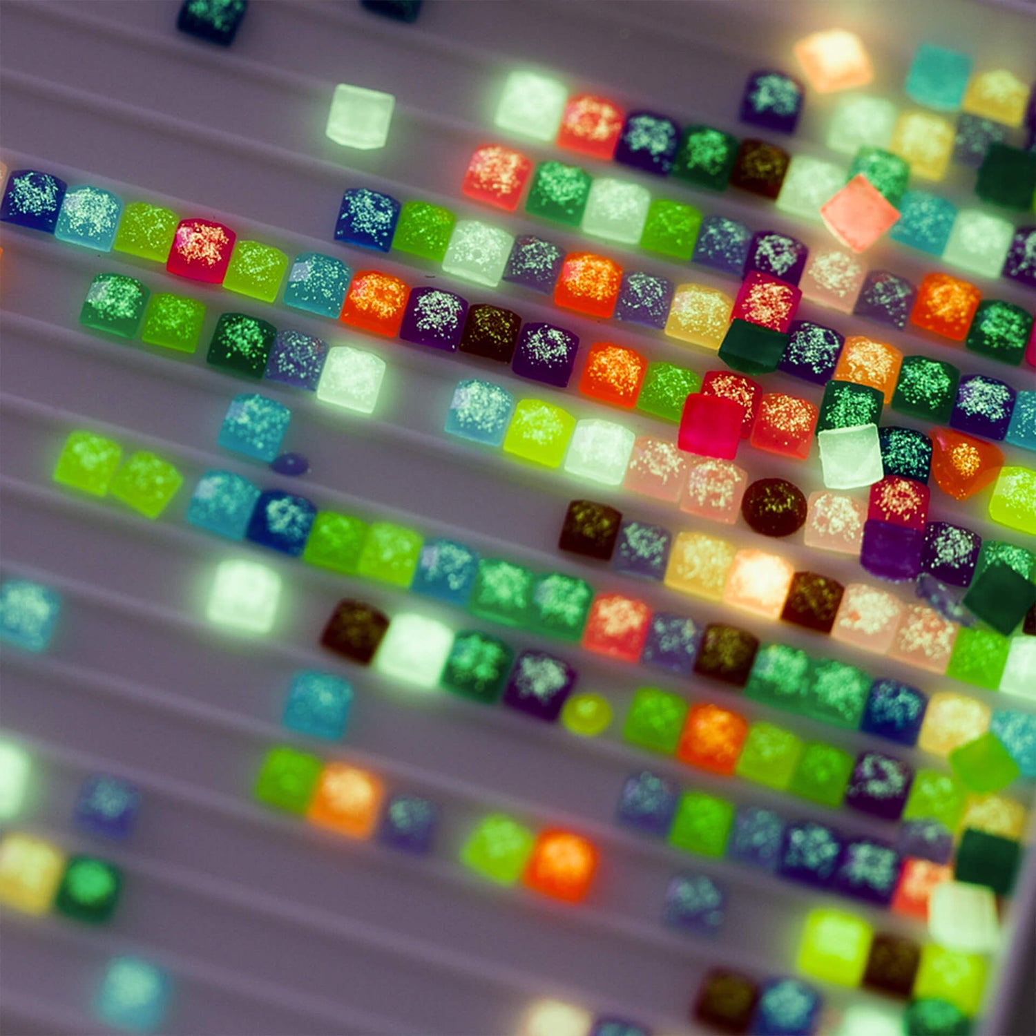 Perles carrées qui brillent dans le noir, 1 sac (2000 pièces), couleur unique