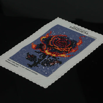 Minigem™ :Scorching Night Rose