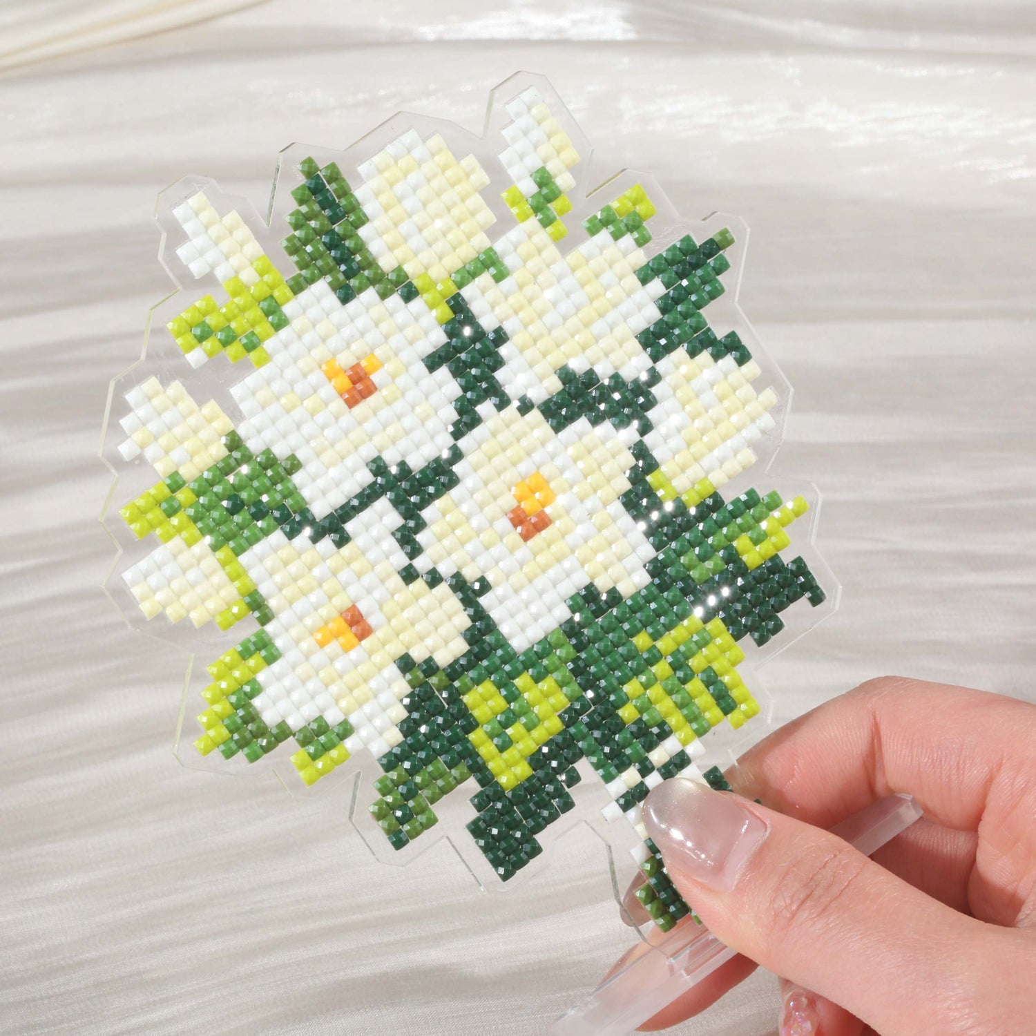 White Rose Bouquet Acrylic Diamond Art Display Stand