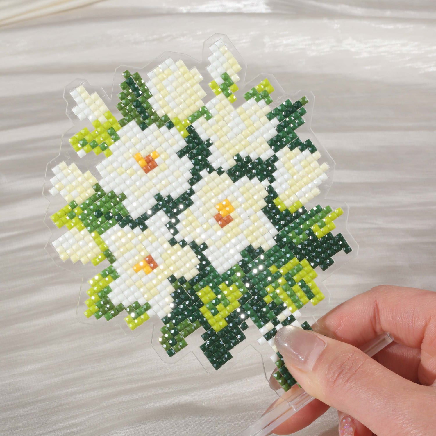 White Rose Bouquet Acrylic Diamond Art Display Stand