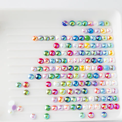 Quadratische AB-Diamant-Malperlen in 20 Farben