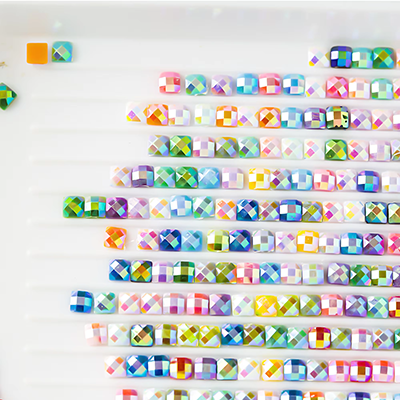 Quadratische AB-Diamant-Malperlen in 20 Farben
