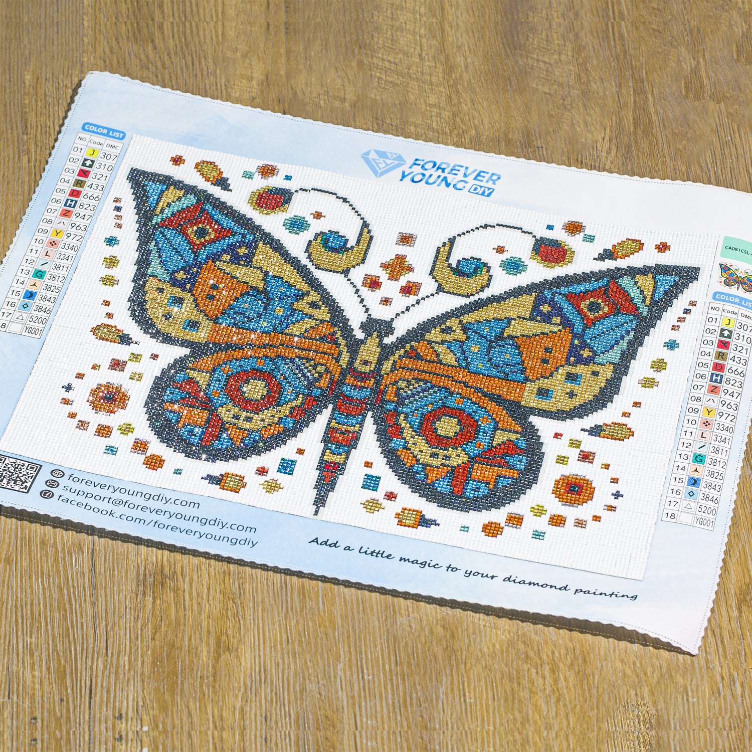 Wunderschöne Schmetterlingskristalldiamanten und leuchtende Diamanten