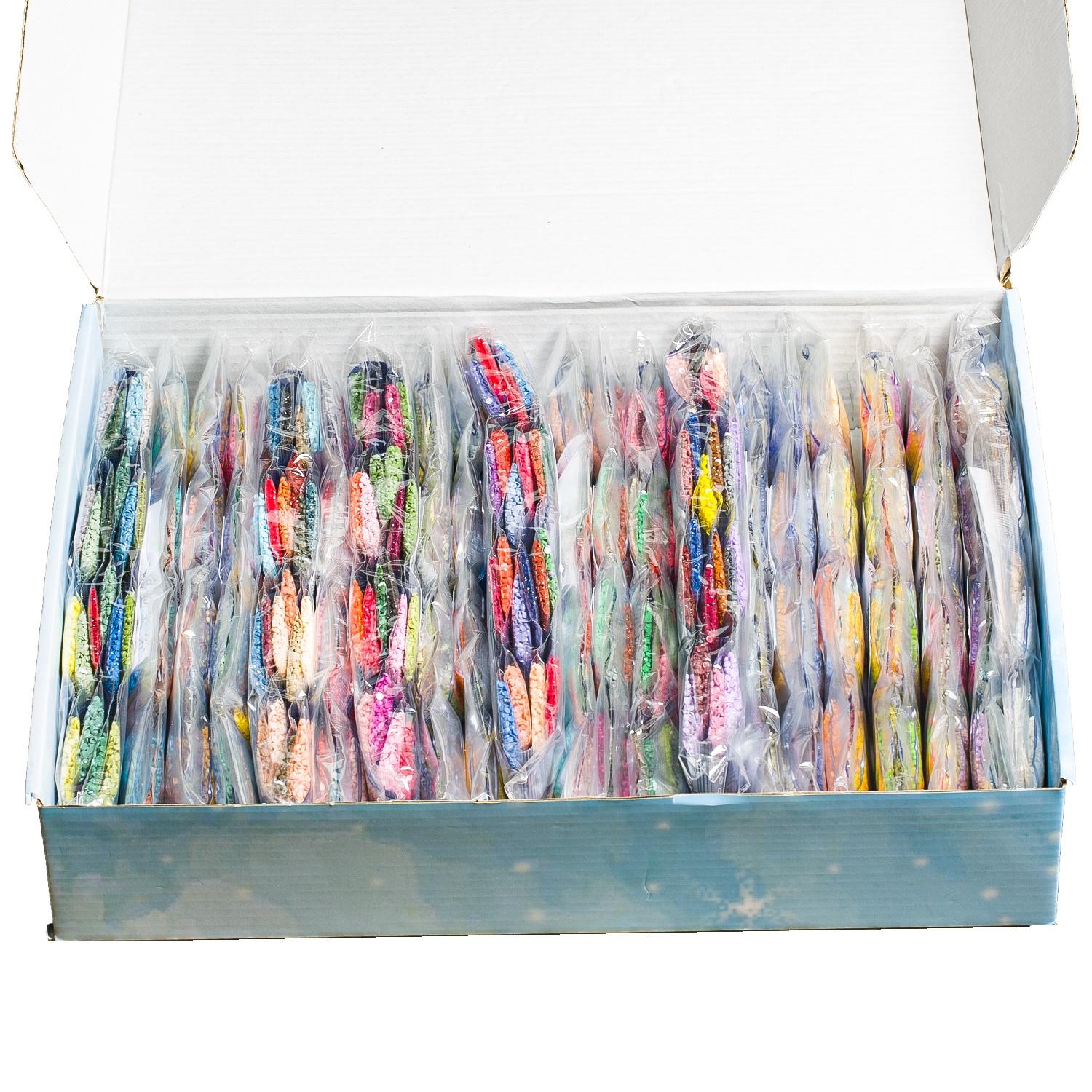 Lot de 447 perles rondes DMC de toutes les couleurs.